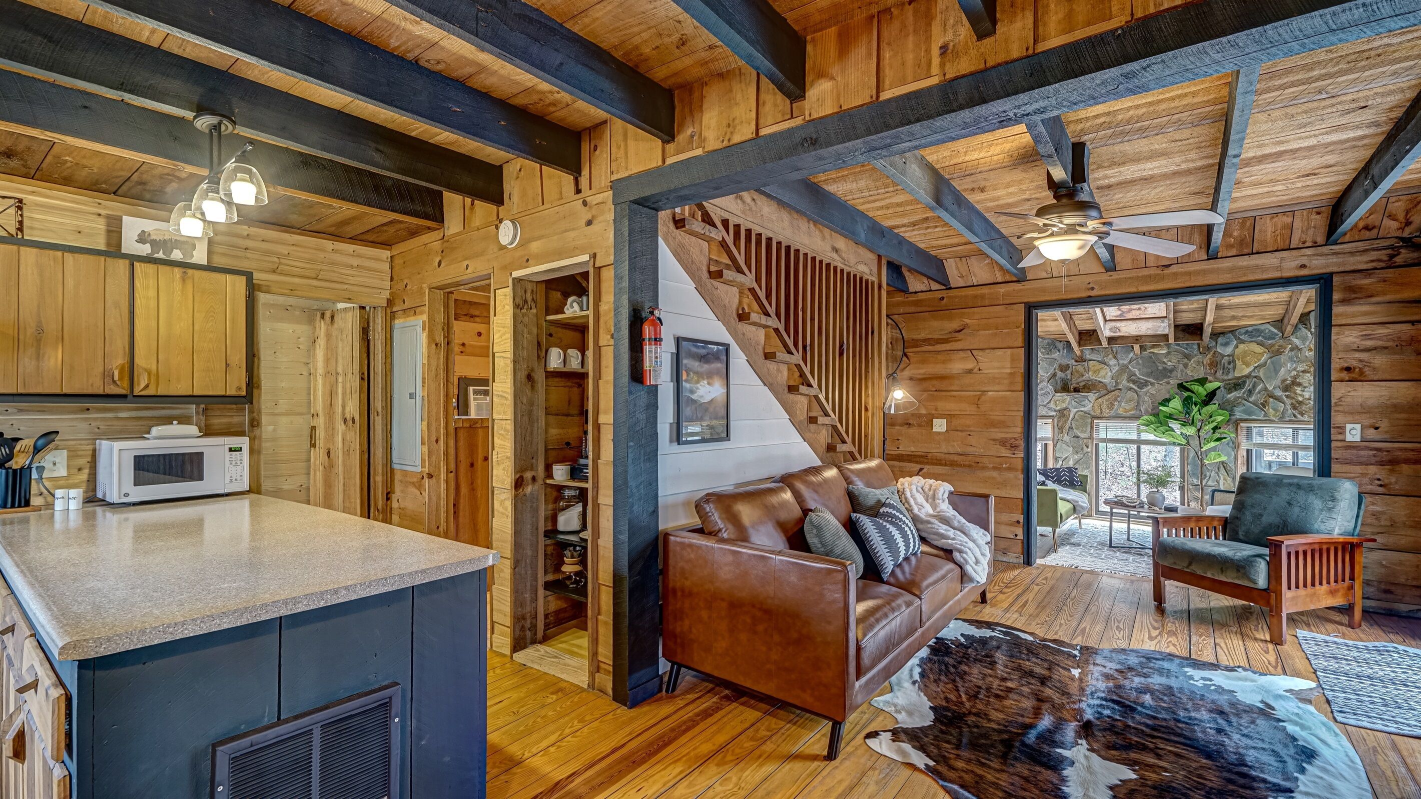 Rustic Cabin Getaway, Blue Ridge Close, Hot Tub