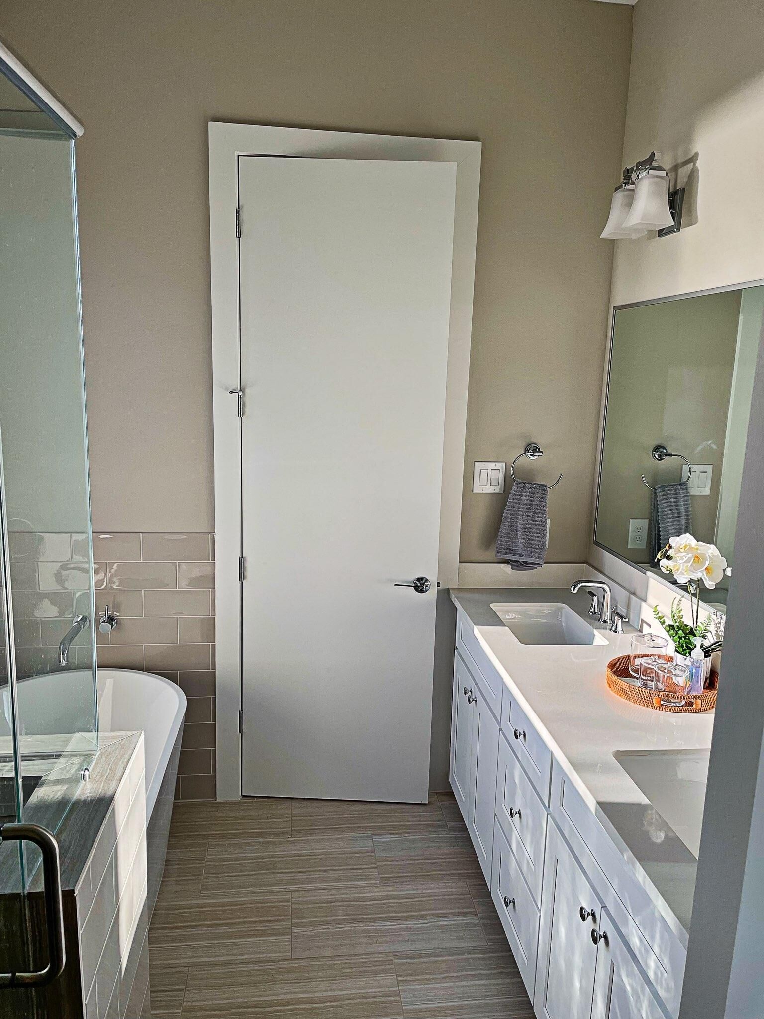 Upscale brand new beautiful 3bedroom, 2 story home!