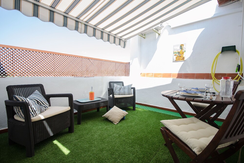 Oscar Apartments Sol, Penthouse with Terrace in the center of Sitges