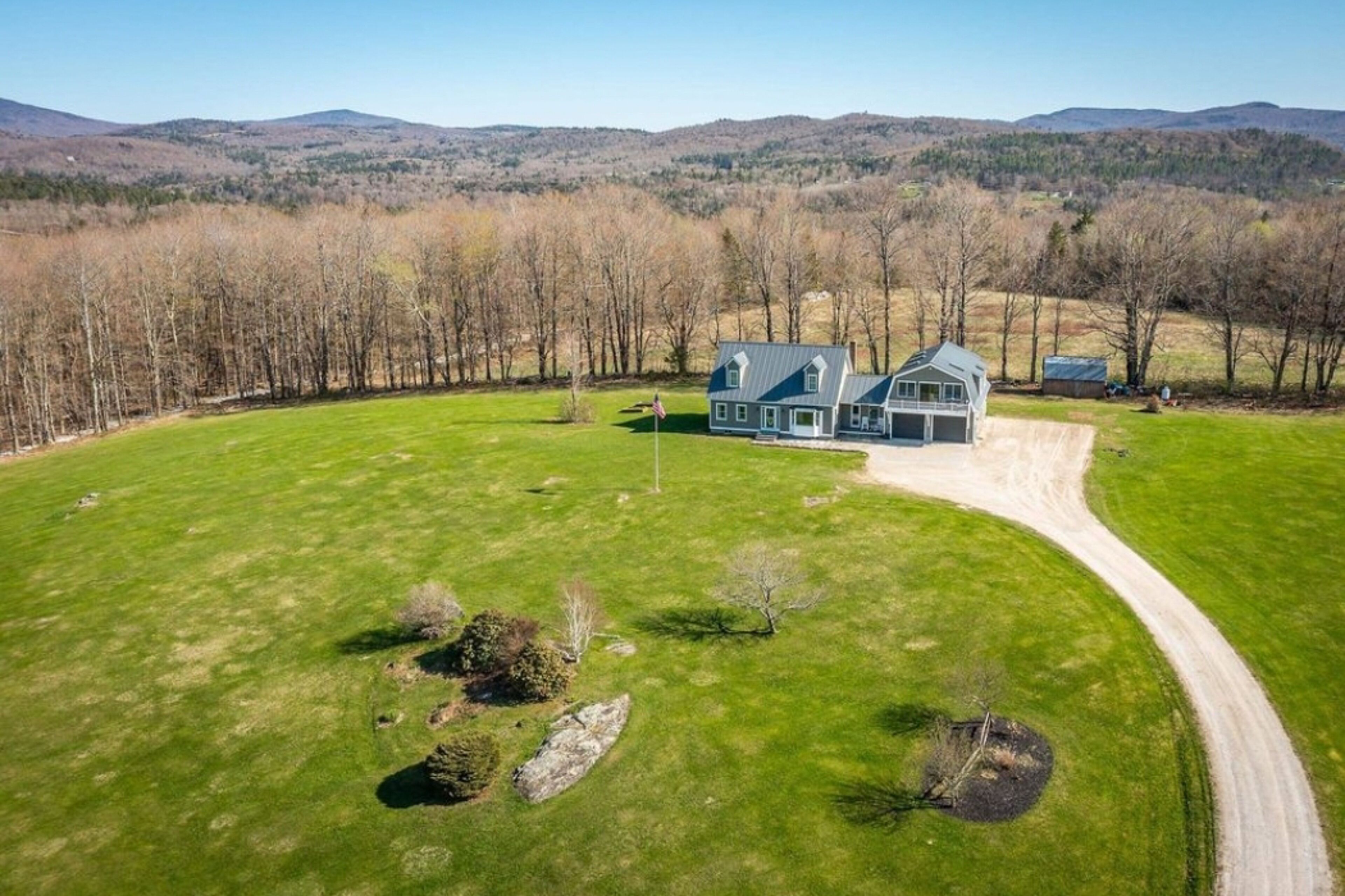 Huge Modern Estate w/ hot tub, mountain views, minutes to Okemo