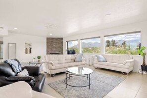 TV, fireplace, ping pong