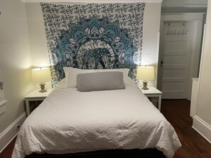 3 bedrooms, desk, iron/ironing board, free WiFi