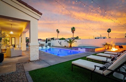 Luxury Lakeview Estate, w/Heated Pool & Spa, Firepit near Marina