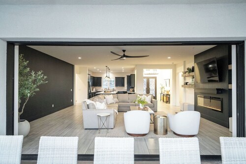 Epic Views w/Resort Backyard Pool, Spa & Firepit Near Marina