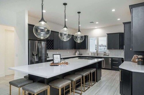 Lux Estate w/Htd Pool | Spa & Firepit | Lakeviews