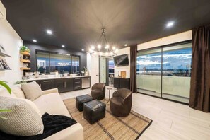 Smart-tv, pejs, stereoanlæg