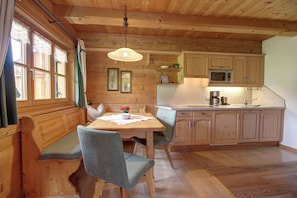 تناول الطعام