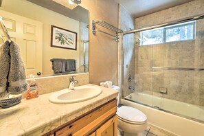 Kostenlose Toilettenartikel, Haartrockner, Handtücher