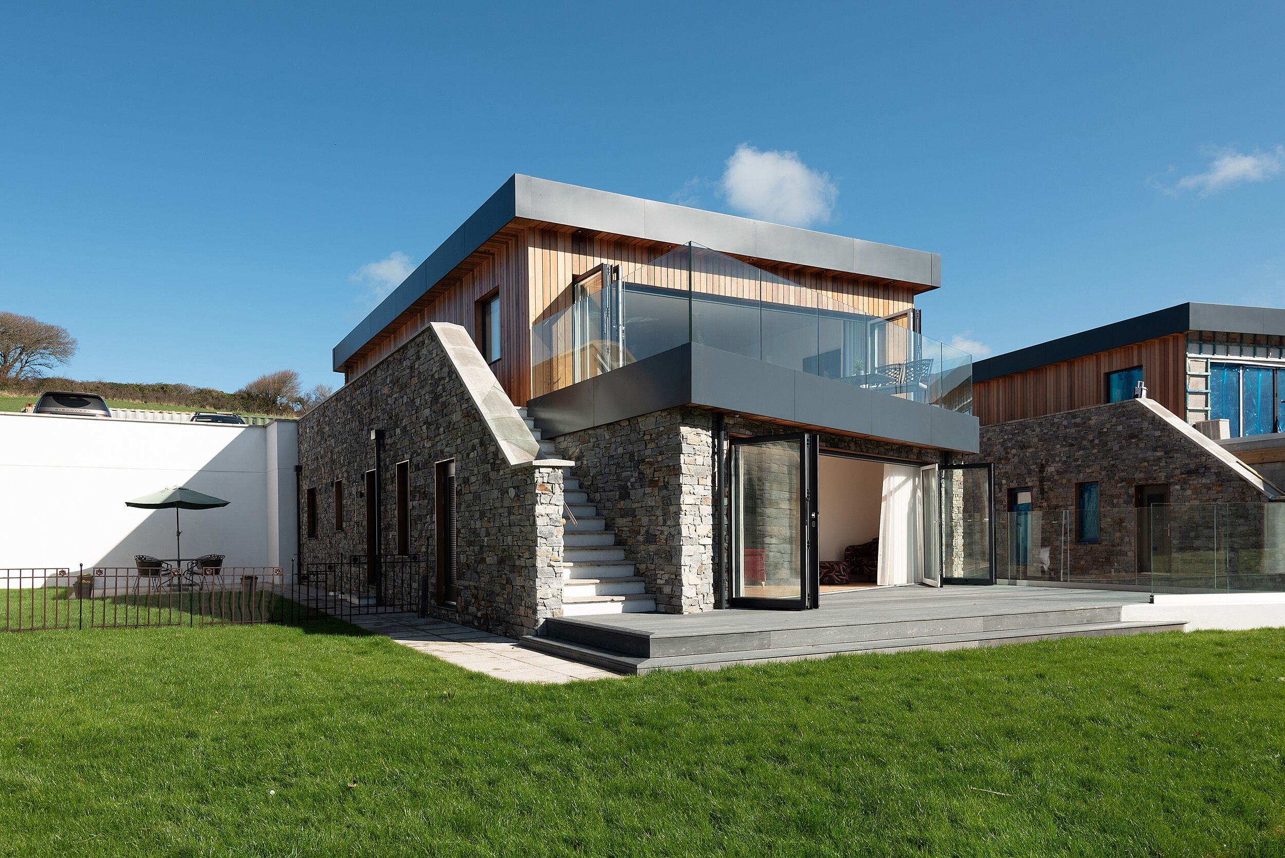TWO TREZEATH, pet friendly, with a garden in Polzeath