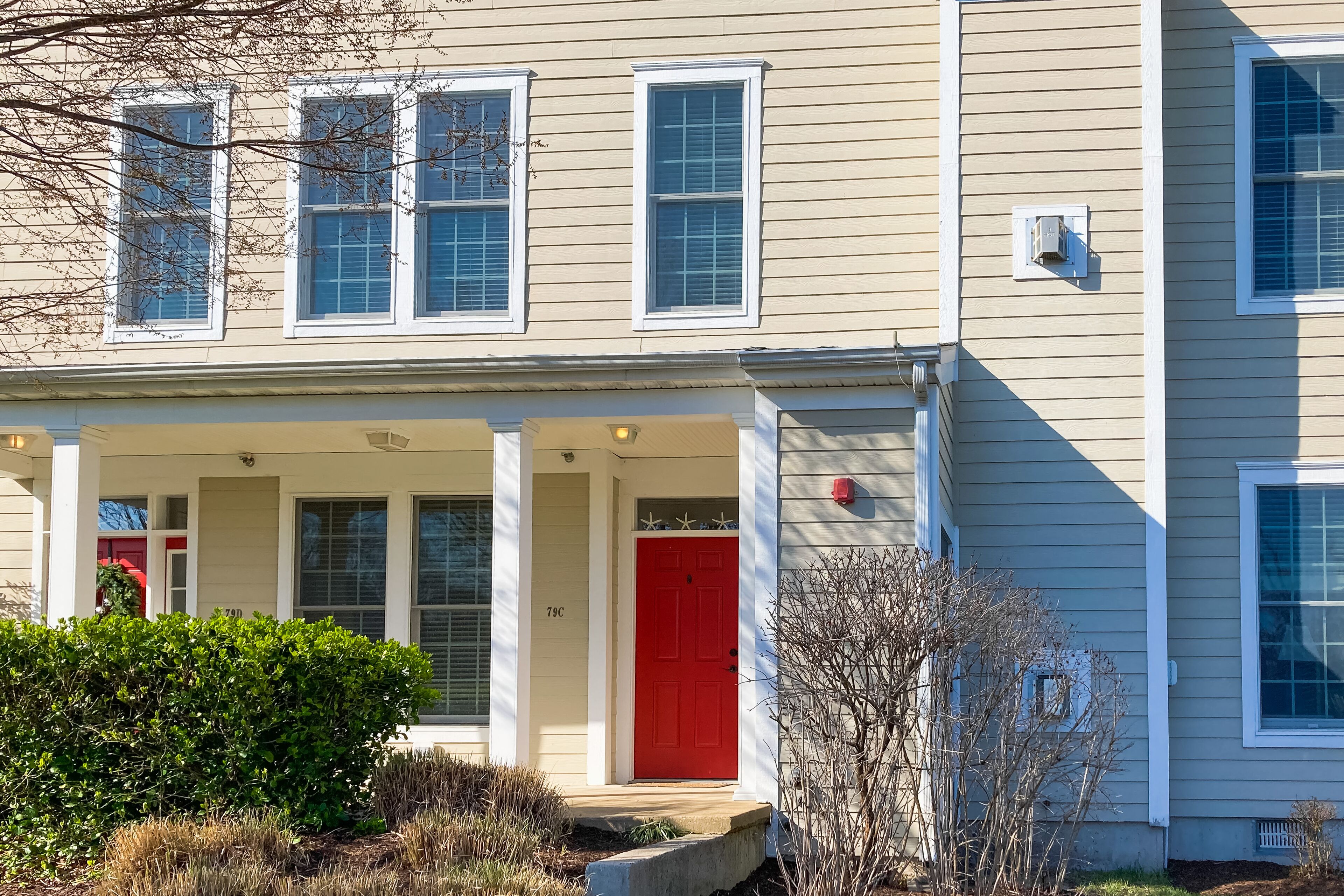 Bear Trap Dunes with screened patio, pools, hot tub, tennis, basketball, & WiFi