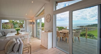 Muir Lodge - a lodge that sleeps 6 guests in 3 bedrooms