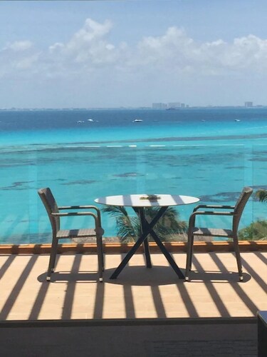 Ocean View / 1 bedroom condo with Infinity pool