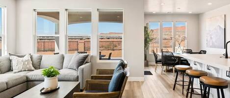 ハウス 5 ベッドルーム | リビング エリア | スマートテレビ、ストリーミングサービス