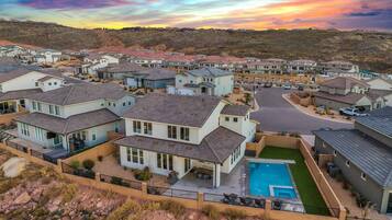 House, 5 Bedrooms | Exterior