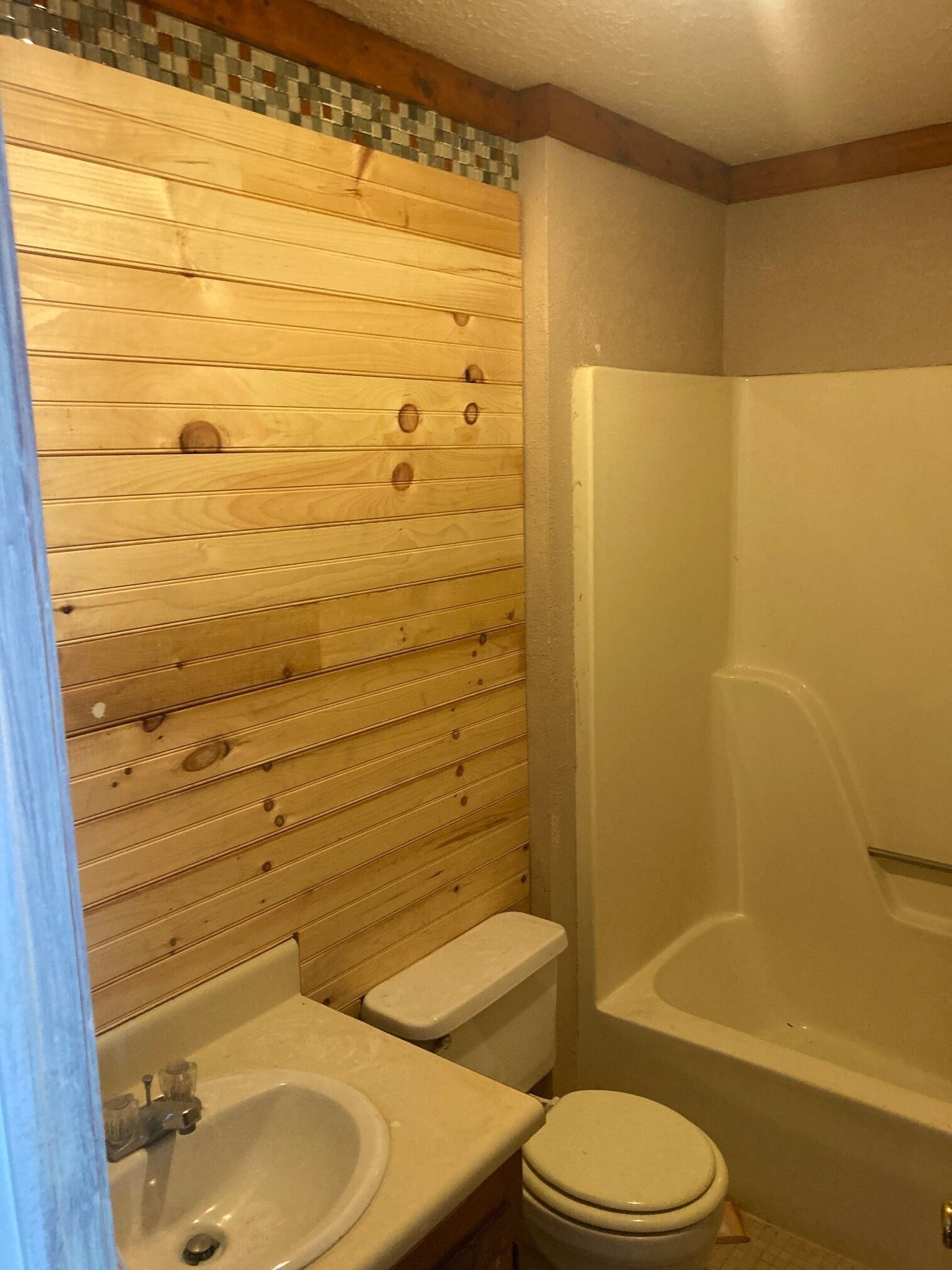 Deluxe Double Room | Bathroom | Combined shower/tub, hair dryer, towels, soap