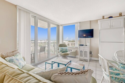 Beach Front, 8th Floor Island View! Pool, Tennis, Pickleball & Over $150 of Free Daily Activities!