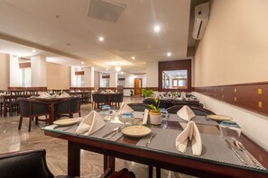 Restaurant - Zip By Spree Hotels Mangala Towers Thrissur (Thrissur)