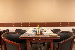Restaurant - Zip By Spree Hotels Mangala Towers Thrissur (Thrissur)