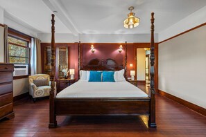 7 bedrooms, desk, free WiFi, bed sheets
