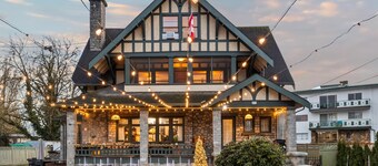 Historical Tudor House—5 mins walk to Downtown core of Chilliwack, pet friendly!