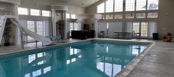 Mapleway Manor, Indoor Pool, Jacuzzi, Sauna & Theatre Room