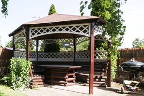 Outdoor dining - Quaint Holiday Home in Gleznowo with Parasol (Bobolin)