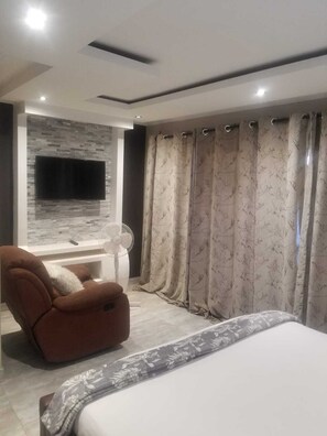 3 habitaciones, tabla de planchar con plancha, wifi y ropa de cama