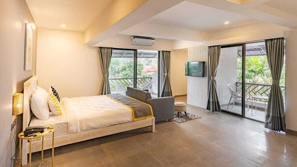 Studio, 1 King Bed - The Bark- An Art Hotel (Mawal)