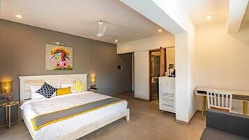 Superior Quadruple Room | Desk, blackout curtains, soundproofing, free WiFi