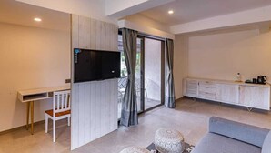 Room - The Bark- An Art Hotel (Mawal)