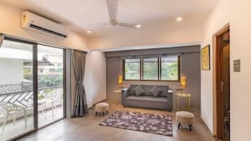 Superior Quadruple Room | Desk, blackout curtains, soundproofing, free WiFi
