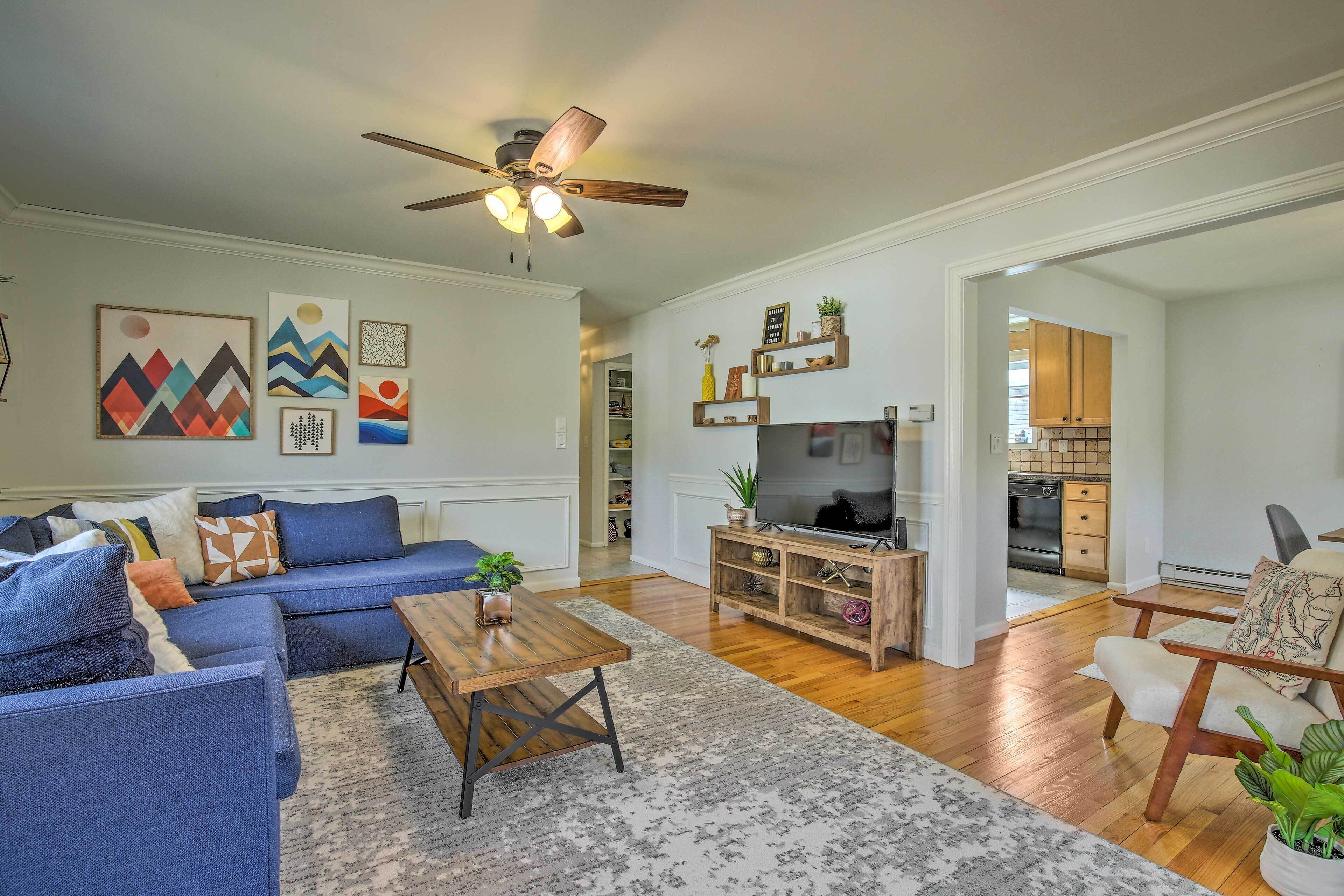 New Fairfield Home w/ Beach Access & Fire Pit