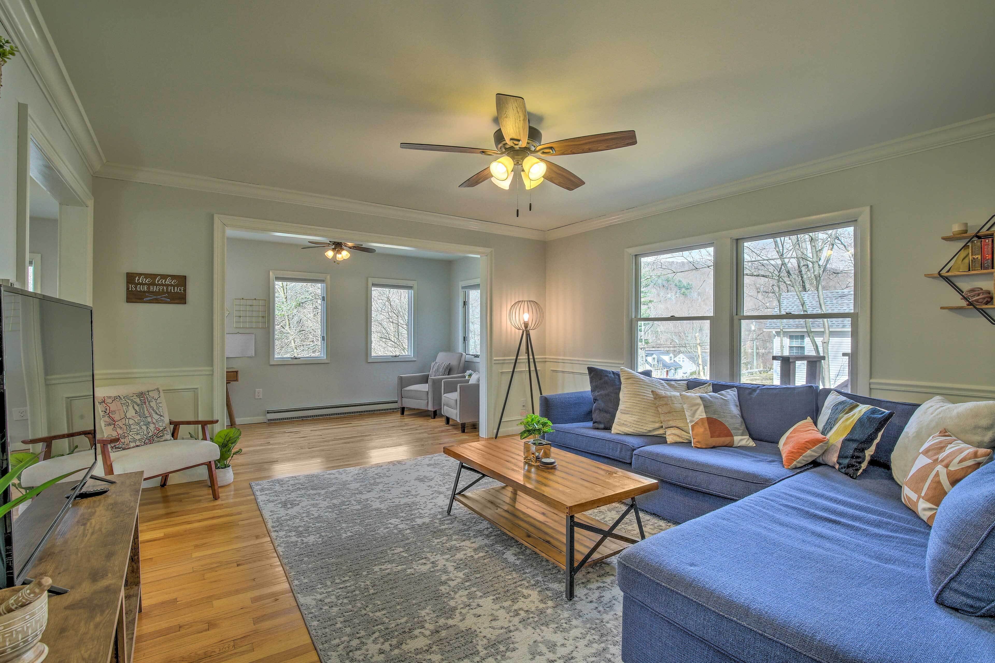 New Fairfield Home w/ Beach Access & Fire Pit