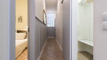 2 dormitoris, planxa i posts de planxar, Internet i roba de llit