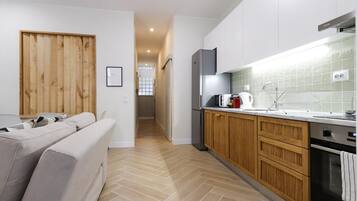 Réfrigérateur, micro-ondes, four, lave-vaisselle