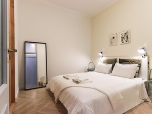 2 bedrooms, iron/ironing board, Internet, bed sheets