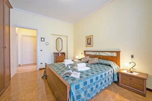 Maison en rangée Standard, plusieurs chambres, côté montagne (Angela -Terrace & beautiful View lake) | 3 chambres, accès au Wi-Fi (inclus), literie fournie
