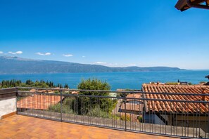 Casa geminada standard, vários quartos, 2 banheiros (Angela -Terrace & beautiful View lake) | Área da propriedade