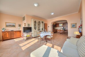 21-inch flat-screen TV with cable channels - Angela -terrace & Beautiful View Lake (Toscolano Maderno)