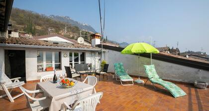 Angela -terrace & Beautiful View Lake