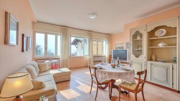 21 inci televisyen skrin rata dengan kabel