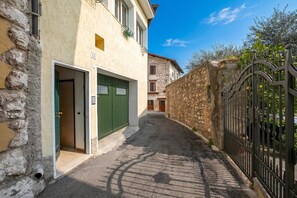Casa adossada estàndard, diversos dormitoris, 2 banys (Angela -Terrace & beautiful View lake) | Exterior