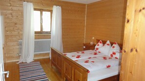 2 Schlafzimmer, Reisekinderbett, WLAN, Bettwäsche