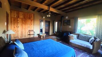 2 habitaciones, escritorio, tabla de planchar con plancha y wifi gratis