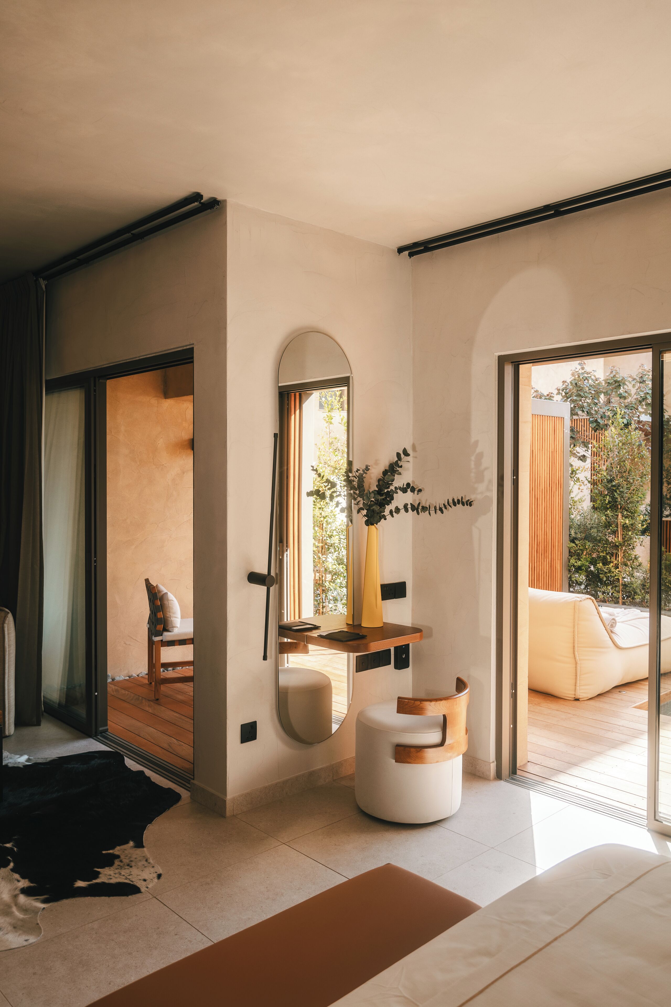 Mimosa Junior Suite | Living area | 50-inch Smart TV with digital channels, TV