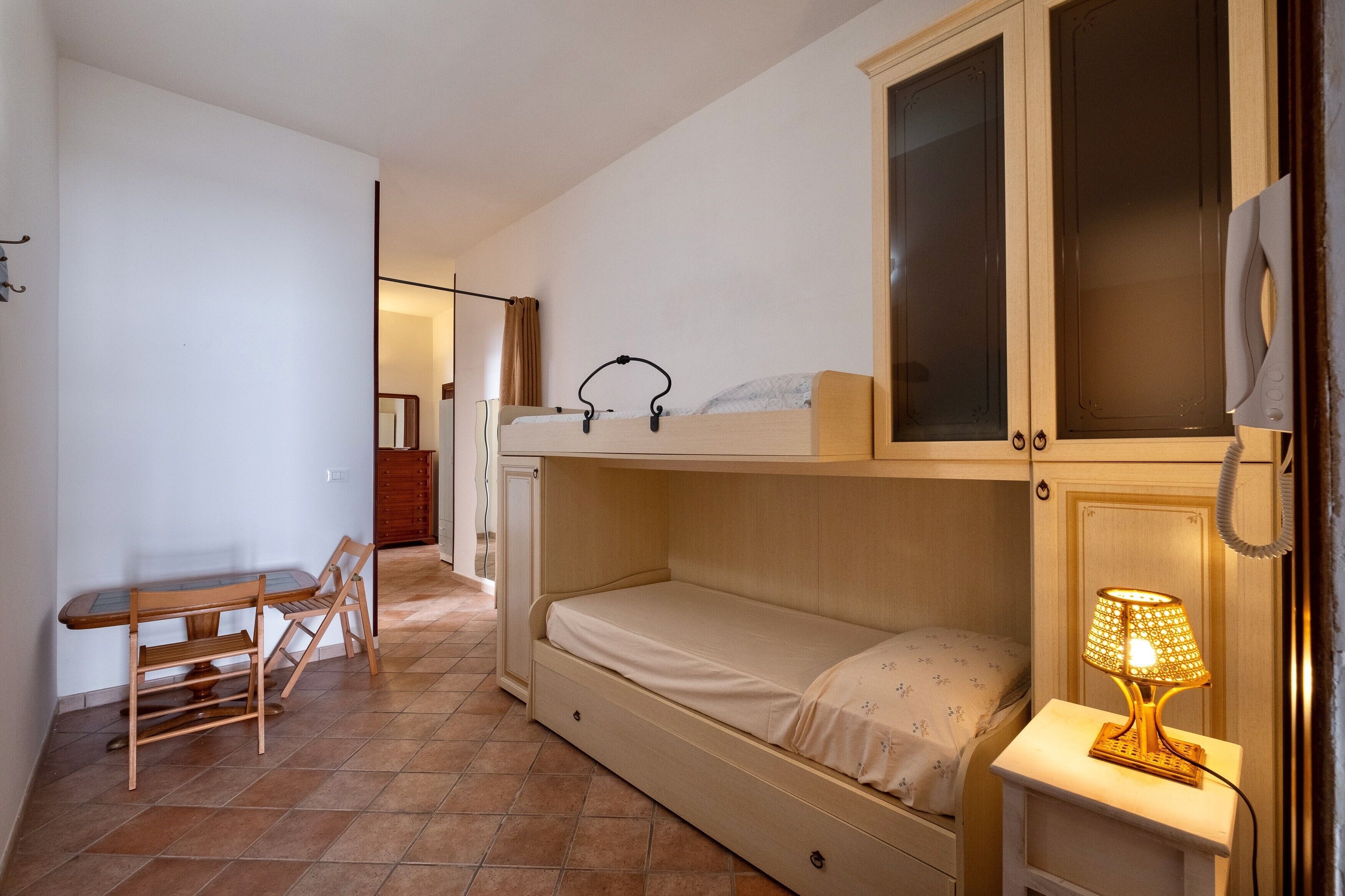 3 chambres, fer et planche à repasser, Wi-Fi, draps fournis