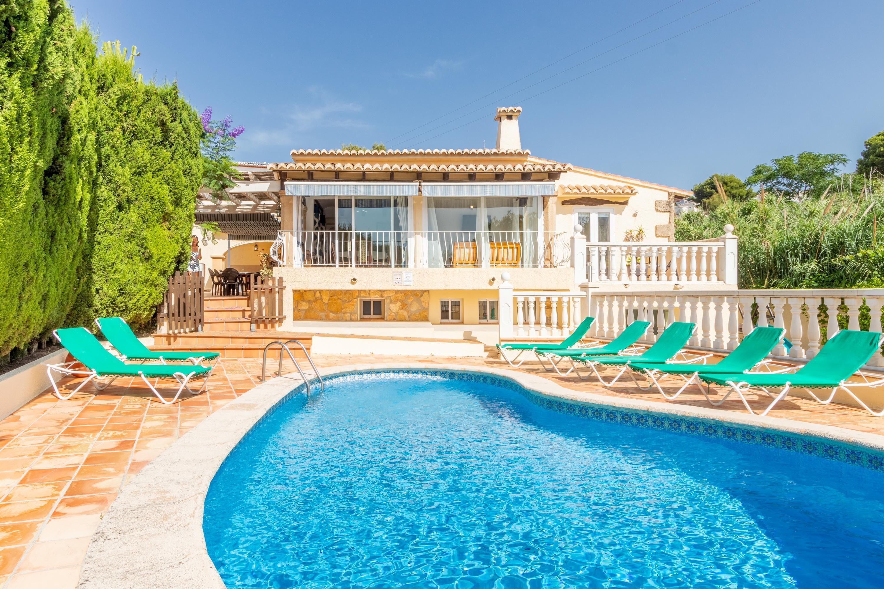 Villa Casa Rio with Garden, Pool & Wi-Fi