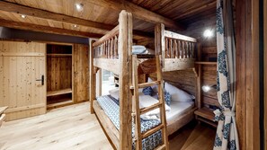 3 bedrooms, desk, travel cot, WiFi - Stadl-suite Silvretta - Stadl Chalet Ischgl (Ischgl)