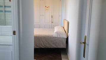 5 slaapkamers, een strijkplank/strijkijzer, gratis wifi, beddengoed