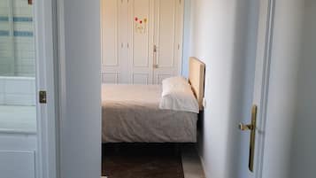 5 chambres, fer et planche à repasser, Wi-Fi gratuit, draps fournis